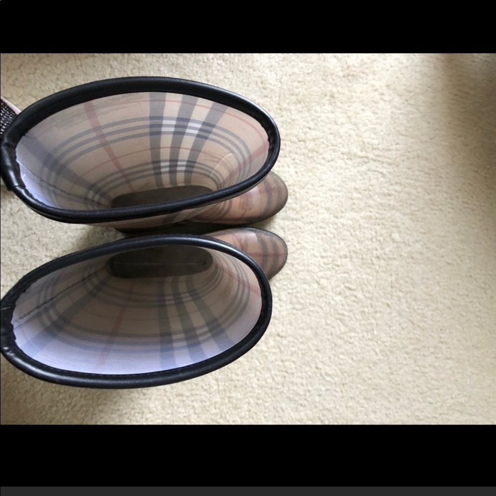 Burberry rain boots - Picture 4 of 6